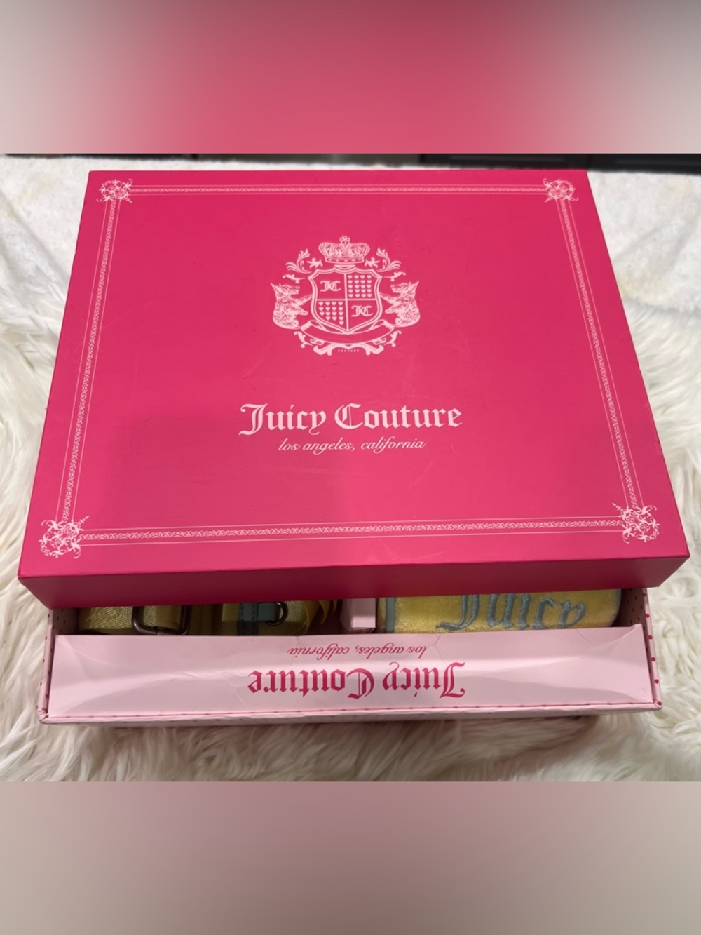 Juicy Couture Limited Edition 3-piece Yellow Terry Barrel Bag & Accessories - Picture 8 of 13
